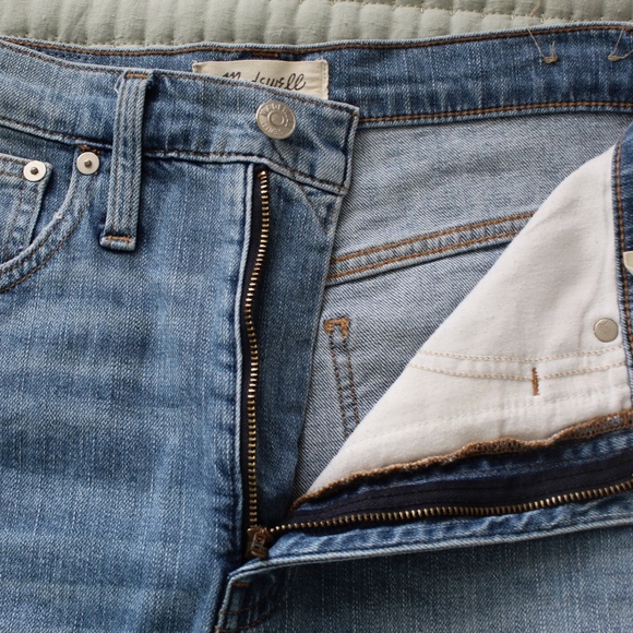 Light Wash Slightly Distressed High-Rise Calssic Straight Jeans - Picture 4 of 9